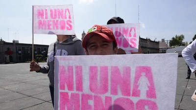 Ciudadanos protestan en las calles por los asesinatos de mujeres en todo el país