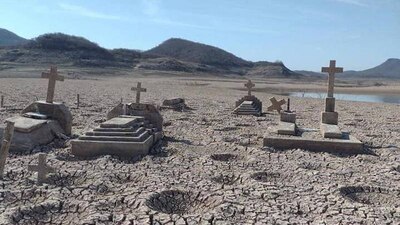La sequía en Sinaloa ha provocado que emerjan tumbas del fondo de la presa Bacurato