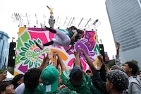 Comienza el arribo de miles de fans a Reforma previo al México vs. Chequia
