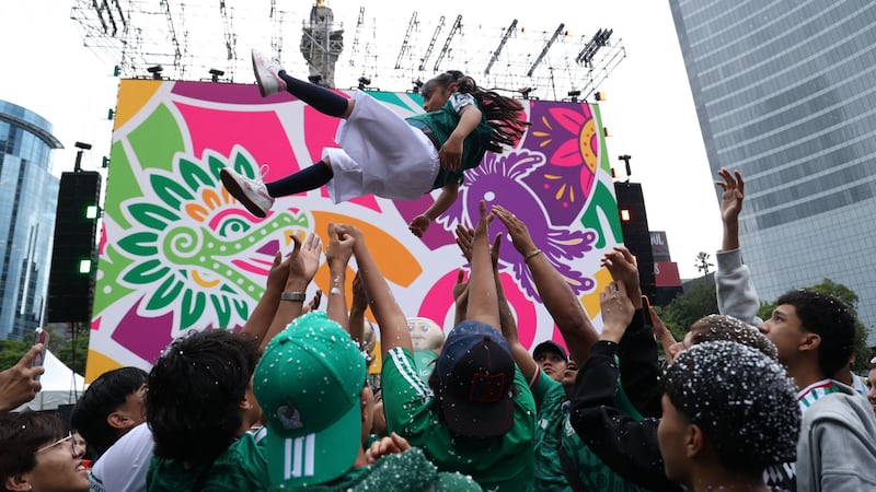 Comienza el arribo de miles de fans a Reforma previo al México vs. Chequia