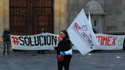 Los trabajadores de Notimex mantienen una huelga ante los despidos injustificados