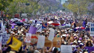 Miles de mujeres salieron este domingo a marchar en contra de la violencia de género y feminicida