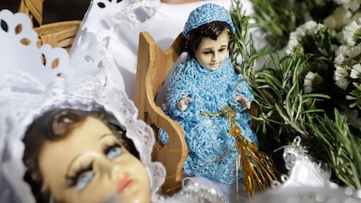 En la festividad, los futbolistas y personajes populares no son bien vistos