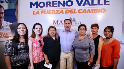 El exgobernador de Puebla aprovecha la publicación de su libro para darse a conocer en México