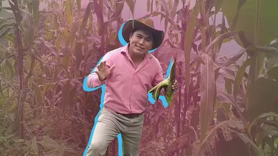 El presidente municipal de Zongolica, Juan Carlos Mezhua, invita a amarse entre los sembradíos