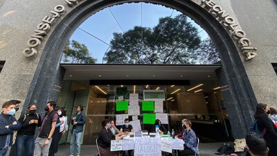 Comunidad científica se une al llamado del Conacyt para evitar que senadores aprueben reformas