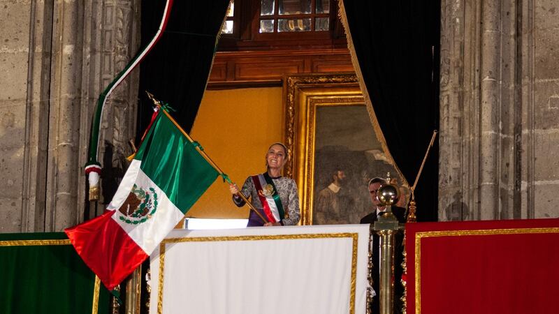 Sheinbaum hace historia: incluye a cadetes mujeres y destaca a heroínas en su primer Grito