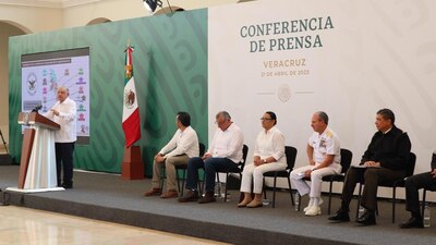 El Presidente condujo su conferencia matutina desde Veracruz