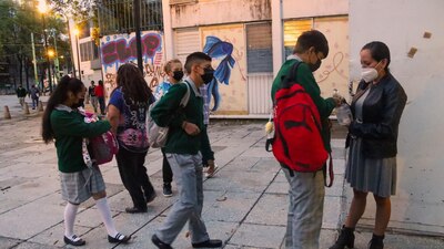 Inicialmente la propuesta fue de Claudia Sheinbaum pero sufrió modificaciones para una cobertura a niños y niñas