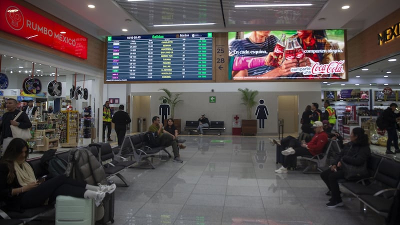 PRI busca bajar los costos de los boletos de avión al eliminar el IVA por uso de aeropuertos