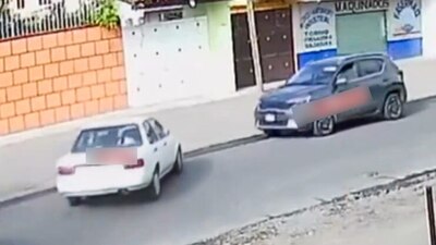 La mujer iba con sus 2 nietos