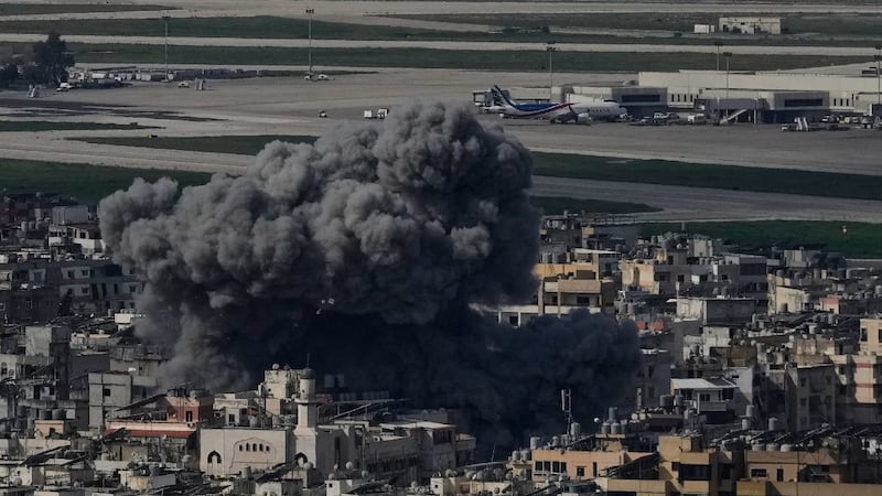 Si Trump ataca centrales eléctricas sería un crimen de guerra, advierte Irán