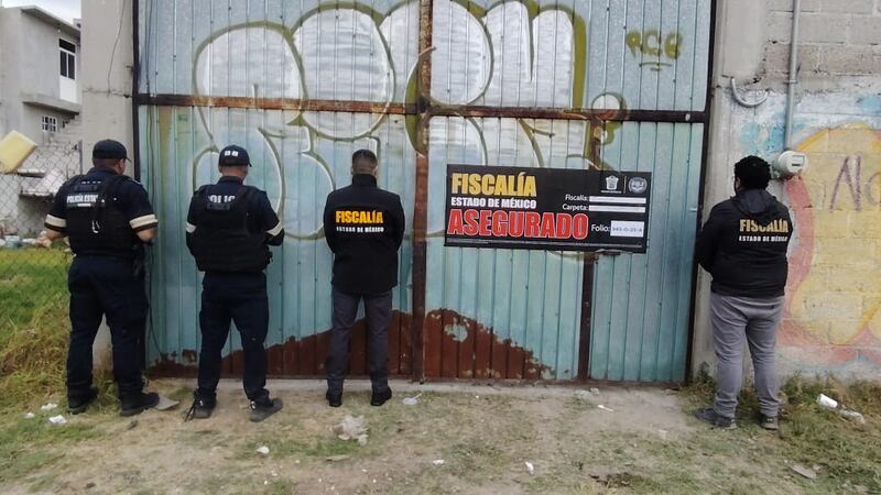 Aseguran predio en Tecámac con tres vehículos robados y un inhibidor de señal