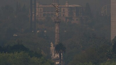 La Ciudad de México amaneció completamente cubierta por una intensa neblina