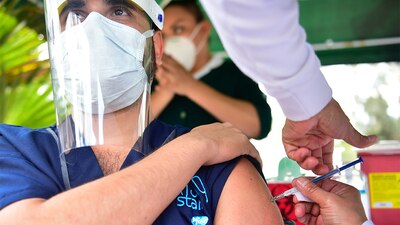 El estudio sirve para determinar cuánto tiempo se puede posponer una segunda dosis de esta vacuna