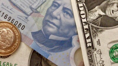 En ventanillas bancarias, el dólar se cotiza en 17.28 pesos