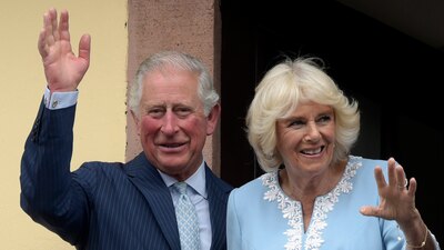 El príncipe Carlos junto a su esposa Camila Parker