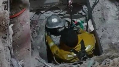 Paulina fue sacada de entre los escombros por rescatistas