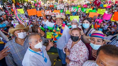 El morenista planea impugnar la decisión del INE sobre su candidatura