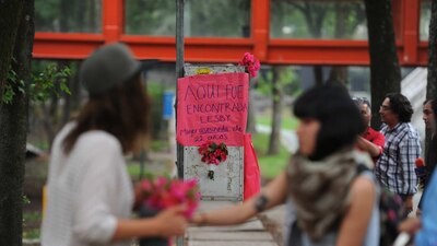 Estudiantes de la UNAM pusieron una ofrenda en donde fue hallado el cuerpo de Lesvy