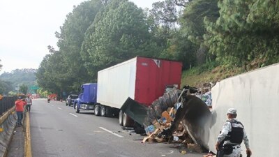 El accidente ocurrió por la tarde, no obstante hasta esta noche, hay cierres viales