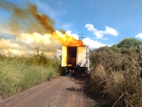 Fuga de ácido nítrico moviliza a cuerpos de emergencia en la carretera Guadalajara-Chapala