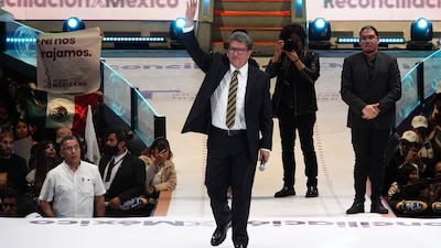 Se dijo abierto a los debates entre los aspirantes de Morena para la candidatura presidencial