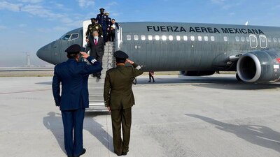El mandatario inauguró una parte del nuevo aeropuerto de Santa Lucía