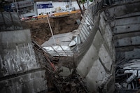 GALERÍA: Así es el mega socavón que asombró a los pobladores en Tijuana