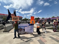 Madres Buscadoras protestan afuera del Estadio Azteca; denuncian falta de avances