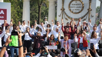 Encabezó un acto de arranque de campaña en el Hemiciclo a Juárez