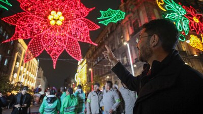 Este 2023, el tema del alumbrado navideño fue la flor de nochebuena