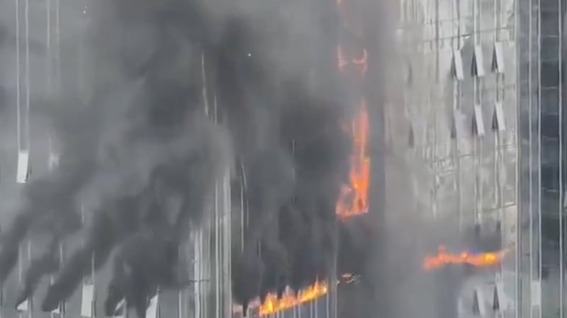 VIDEO: Así luce el impresionante simulacro del incendio en un edificio de 151 metros en China
