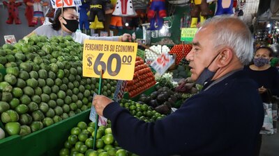 El precio del limón va en aumento debido a la inflación.