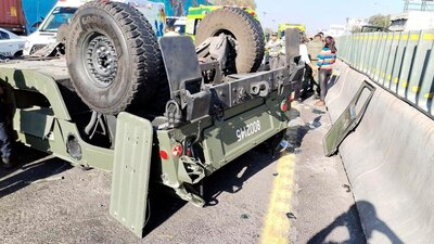 El conductor perdió el control del auto y chocó contra el muro
