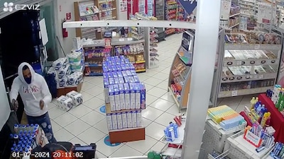 Los criminales fueron captados por cámaras de videovigilancia en el momento en que realizaron el atraco