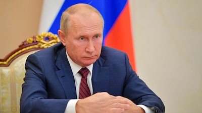 Es acusado por los presuntos crímenes de guerra relativos a la deportación y el "traslado ilegal" de niños