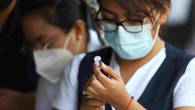 Quienes tienen COVID deberán esperar 15 días antes de aplicarse la dosis