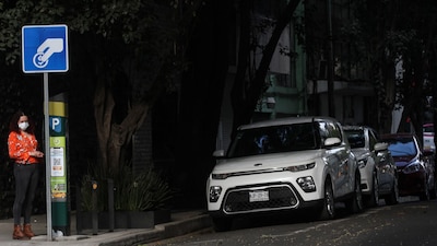 El diputado indicó que se "acabaron" los cobros excesivos en la capital