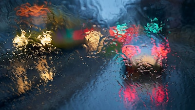 No abandones el paraguas ni el impermeable