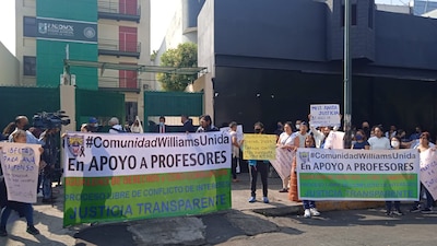 Miembros de la comunidad ofrecieron su apoyo a los profesores acusados de homicidio