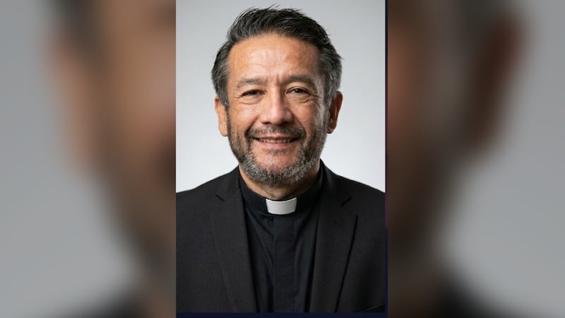 Encuentran el cadáver de un sacerdote al interior de un cuarto de hotel en Tijuana