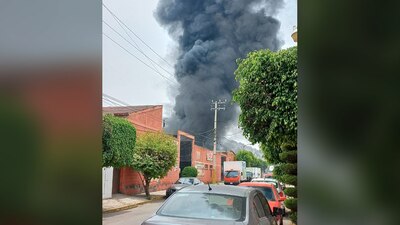 Desde distintos puntos de la zona se puede apreciar una columna de humo