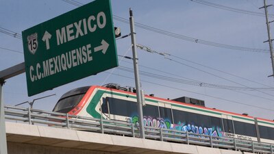 En diciembre de 2017, varios vagones del tren fueron vandalizados en la estación Zinacantepec