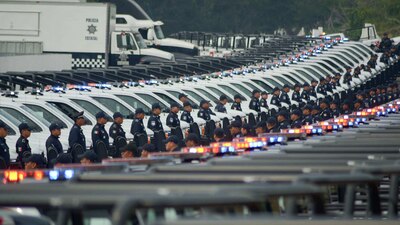 El 2 de mayo, el gobernador entregó 160 patrullas a la policía local