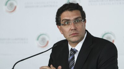 El senador Armando Ríos Piter se va del PRD por diferencias con la forma de hacer política de dicha institución