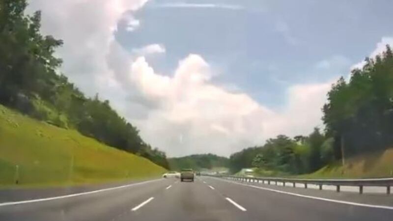 VIDEO: Conductor choca, sale disparado de su auto y es arrollado por otro vehículo