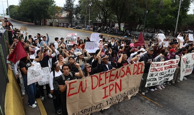 Alumnos del Poli se manifiestan