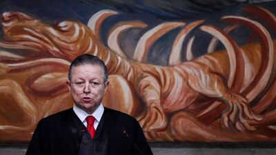 "Hemos desarticulado las redes clientelares de intercambio de favores”, aseguró en su tercer informe de labores