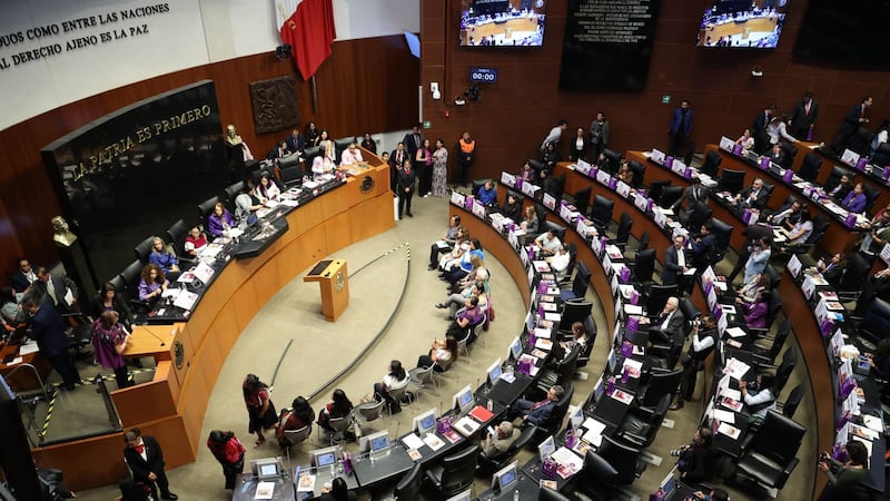 Senado avala la reforma para eliminar las pensiones millonarias de exfuncionarios de confianza